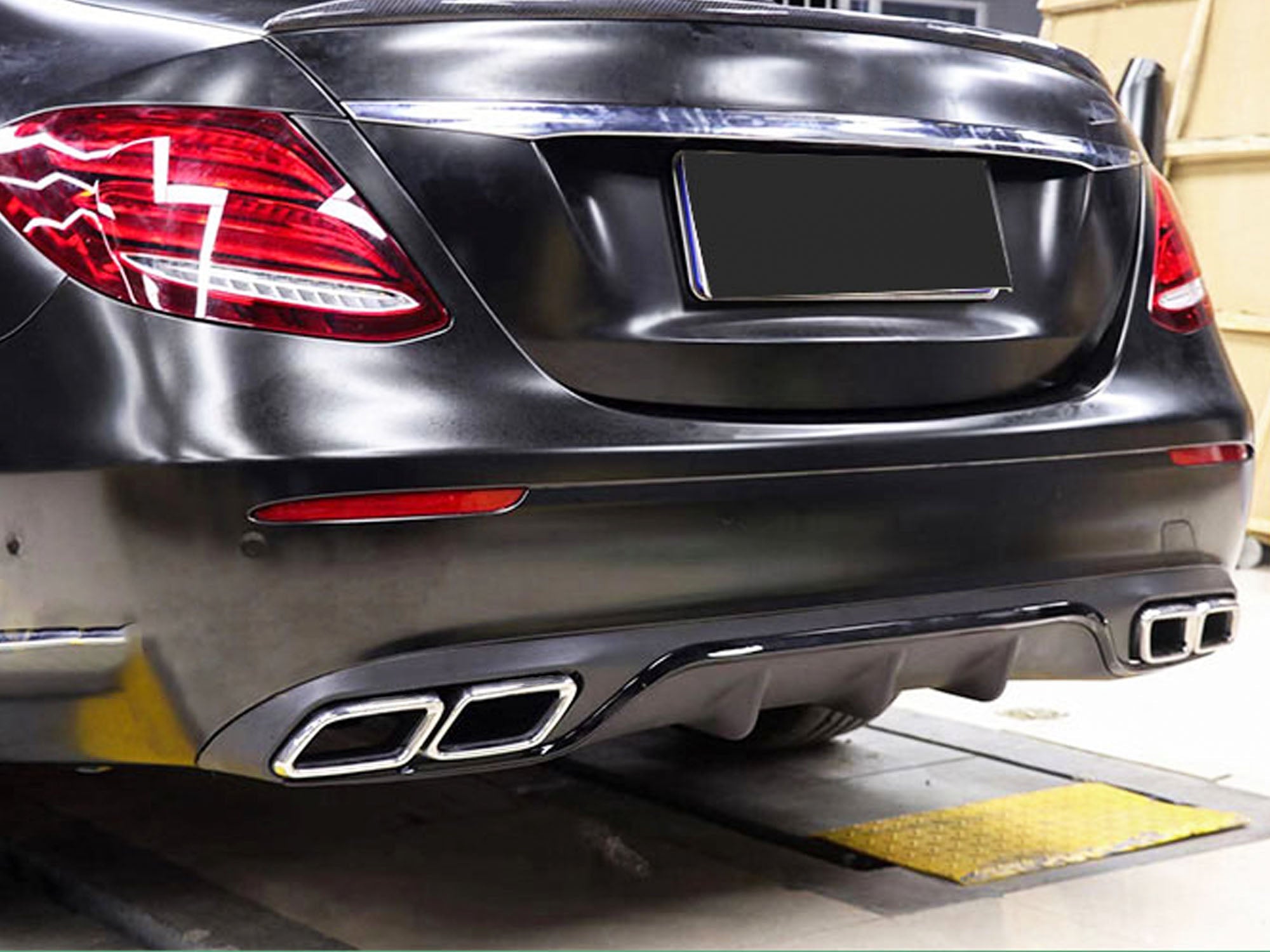 NUR FÜR BENZIN Diffusor Heckdiffusor + Auspuffblenden Chrom für Mercedes E-Klasse W213 S213 mit Serienstoßstange di35