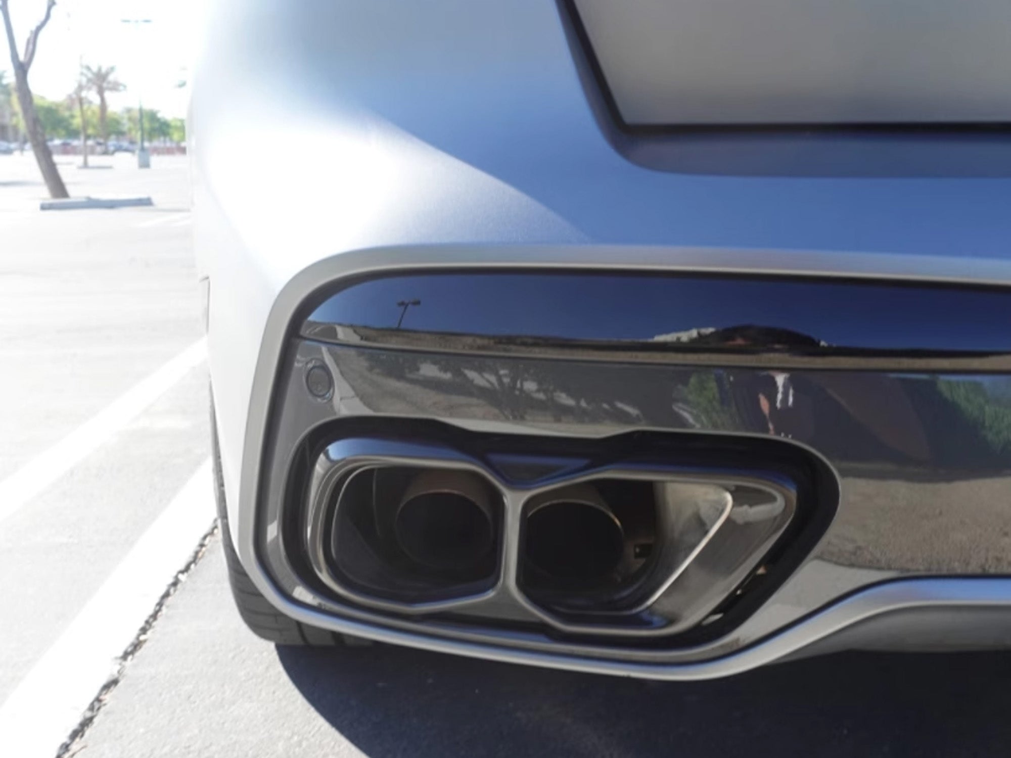 Auspuffblenden Doppelrohr Endrohre Schwarz für BMW X5 G05 X6 G06 X7 G07 M Sport Paket 2019-2024