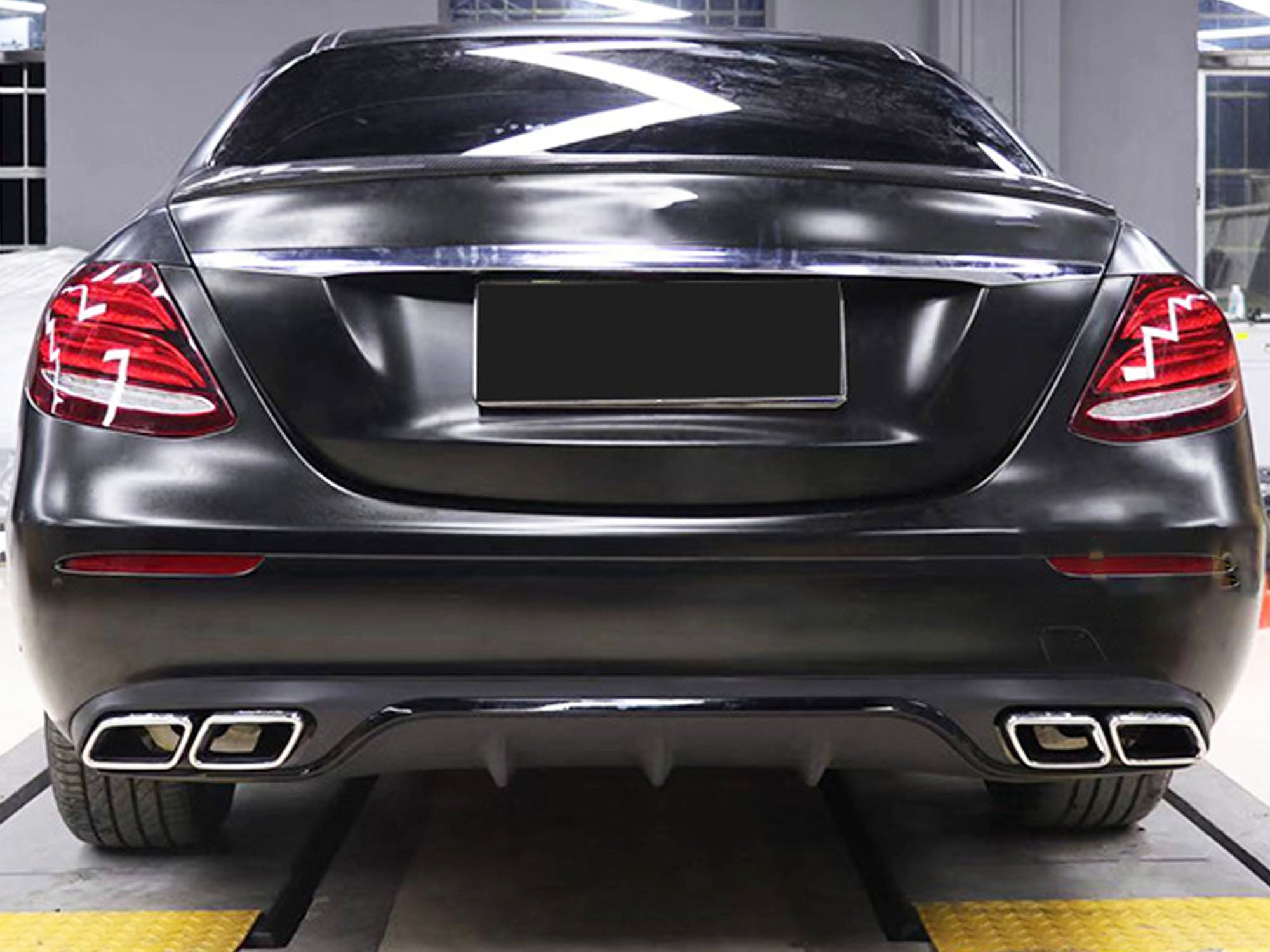 Schwarz Heckdiffusor + Auspuff für Mercedes Benz W205 Limo mit  Serienstoßstange