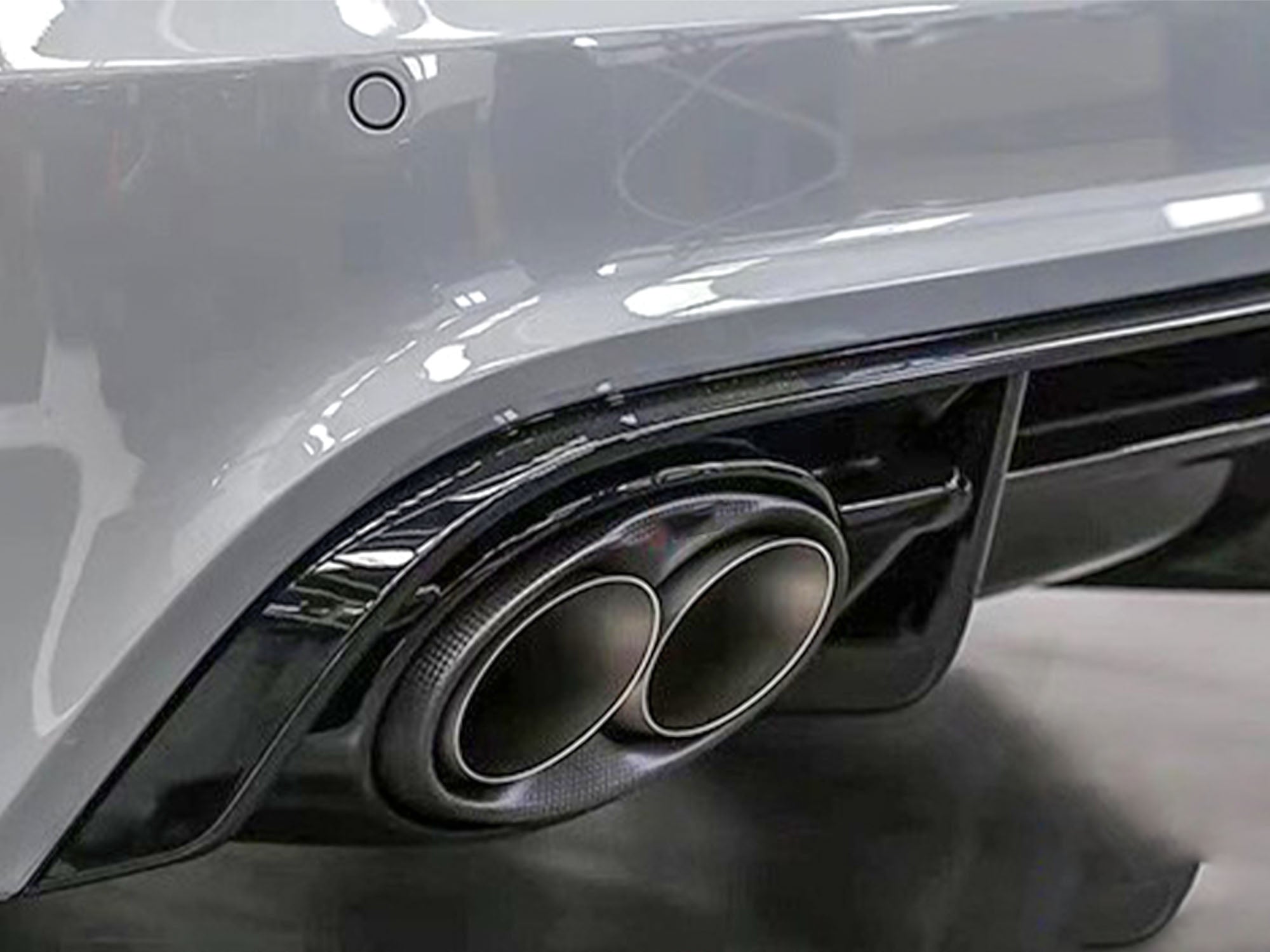 1 Stück Glanz Carbon Auspuffblende Endrohr für AUDI BMW VW